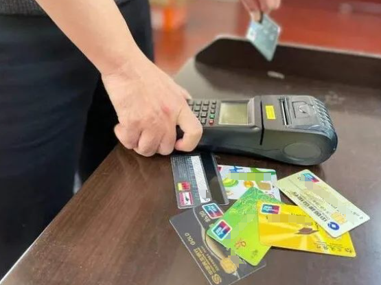 开店宝POS商户带自己的名字再刷卡自己的卡有问题吗？